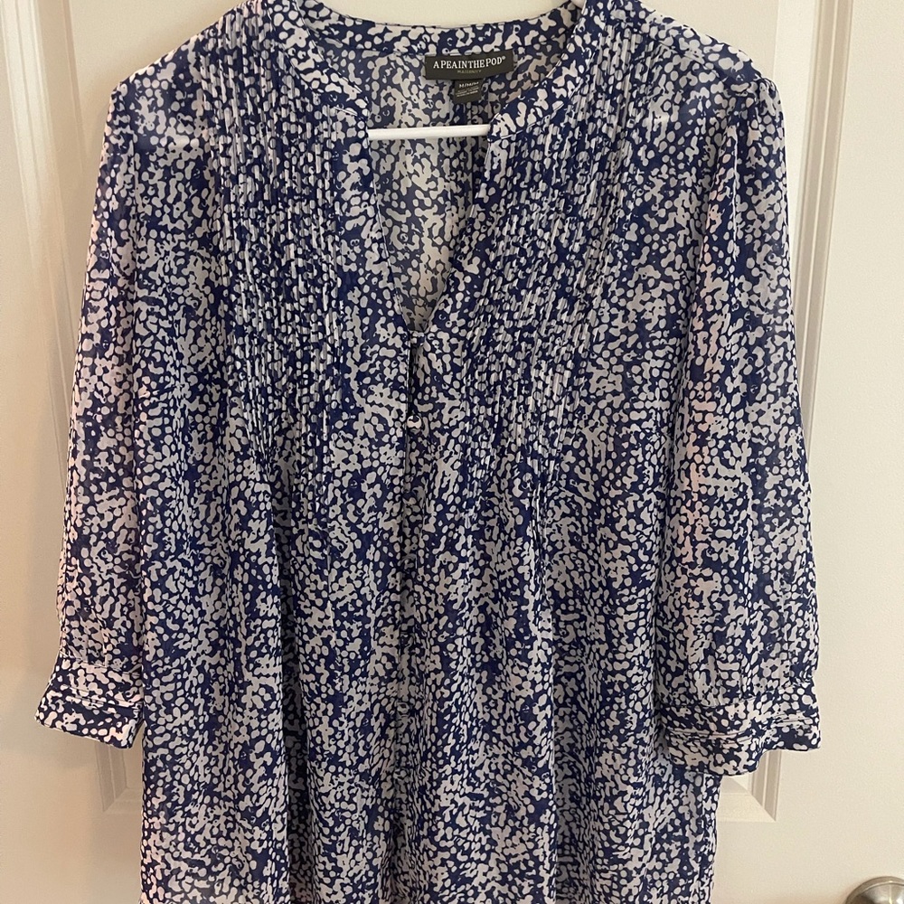 A pea in the pod maternity blouse Medium